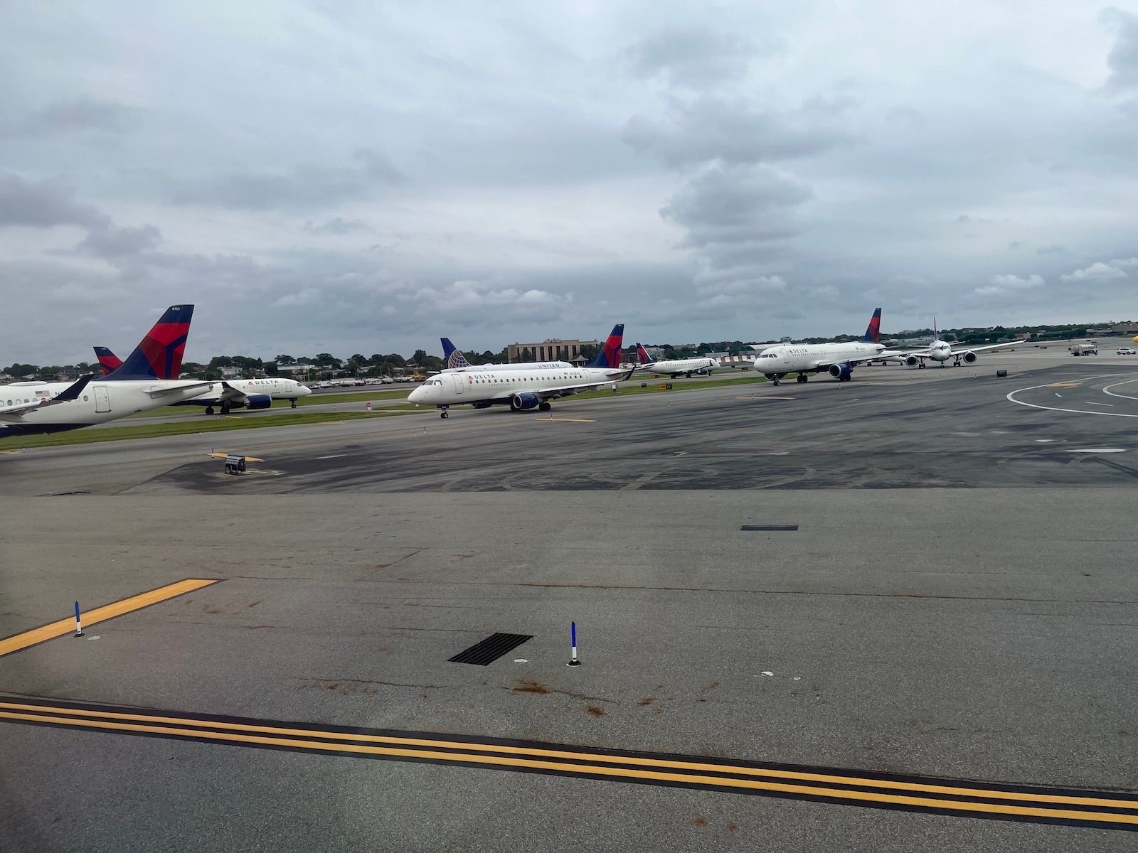 lga planes stacked up