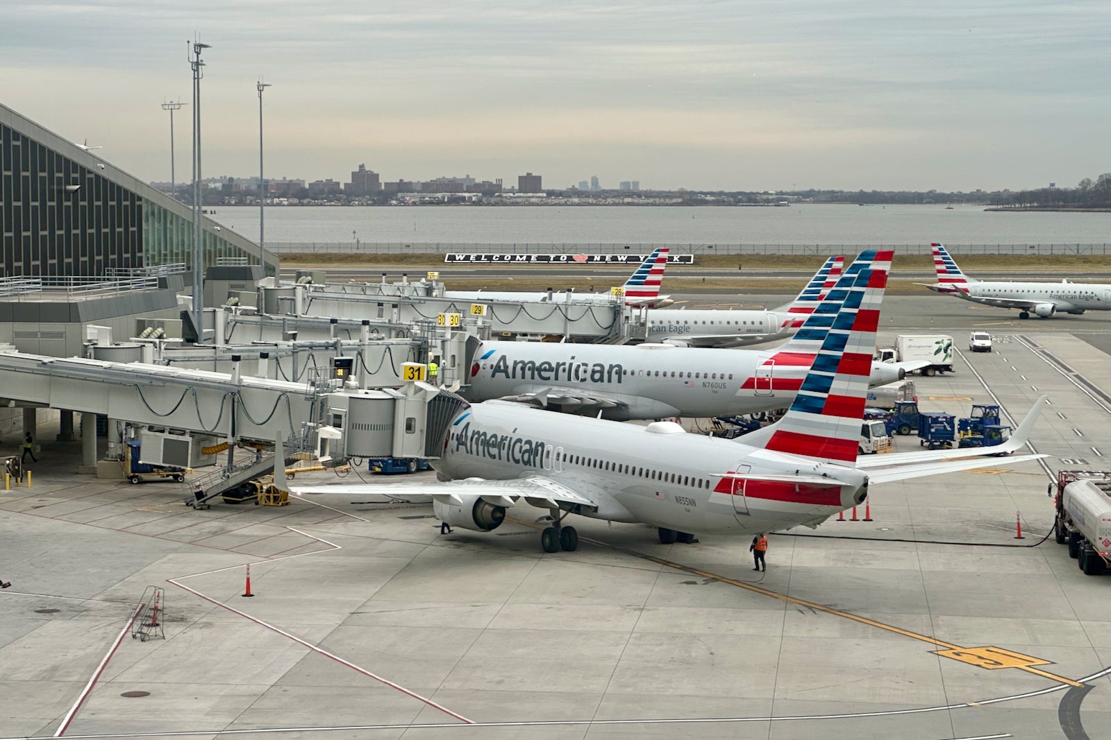 American Planes New York LaGuardia Boeing 737 Airbus