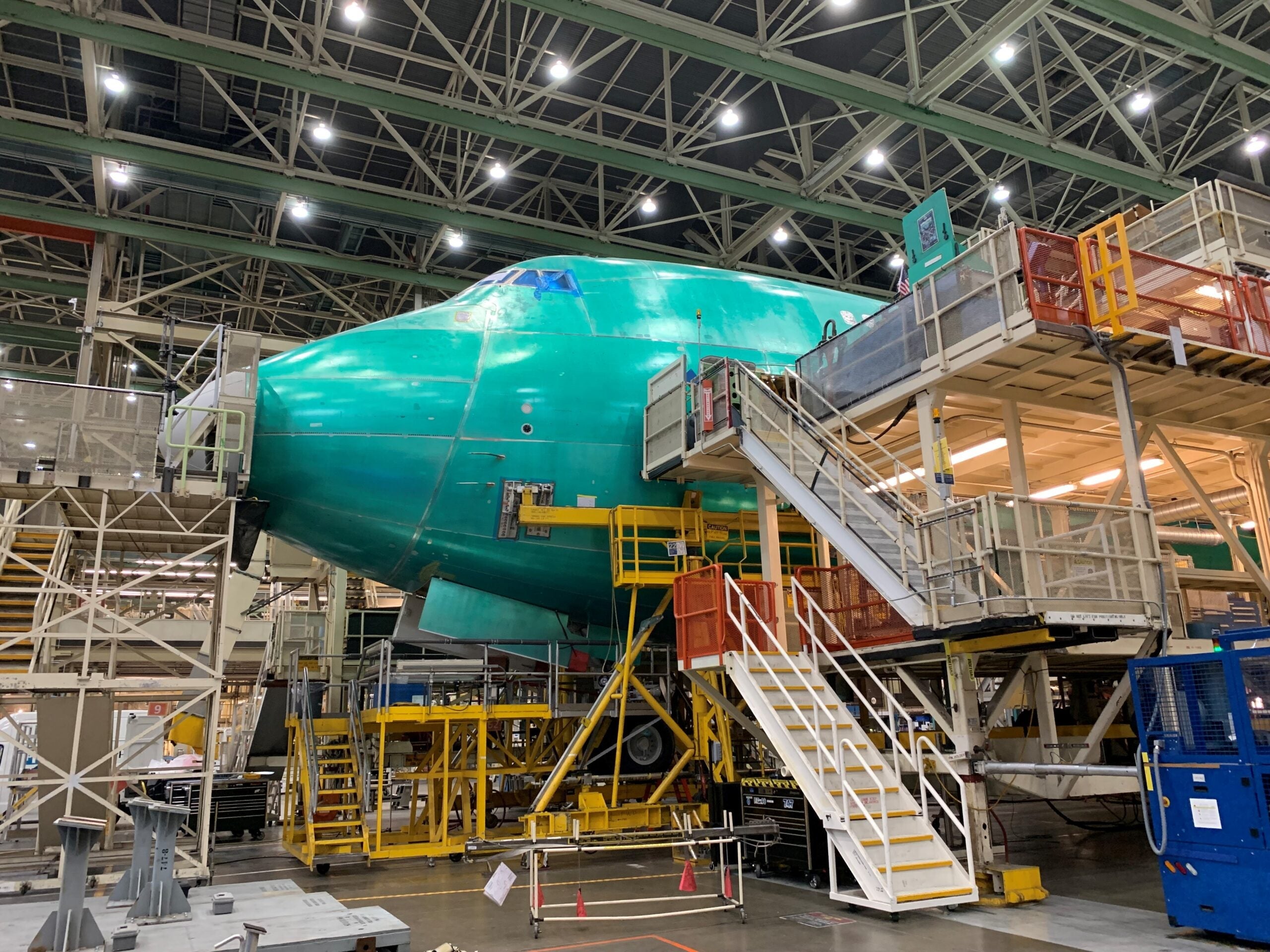 boeing-747-assembly-line-benM