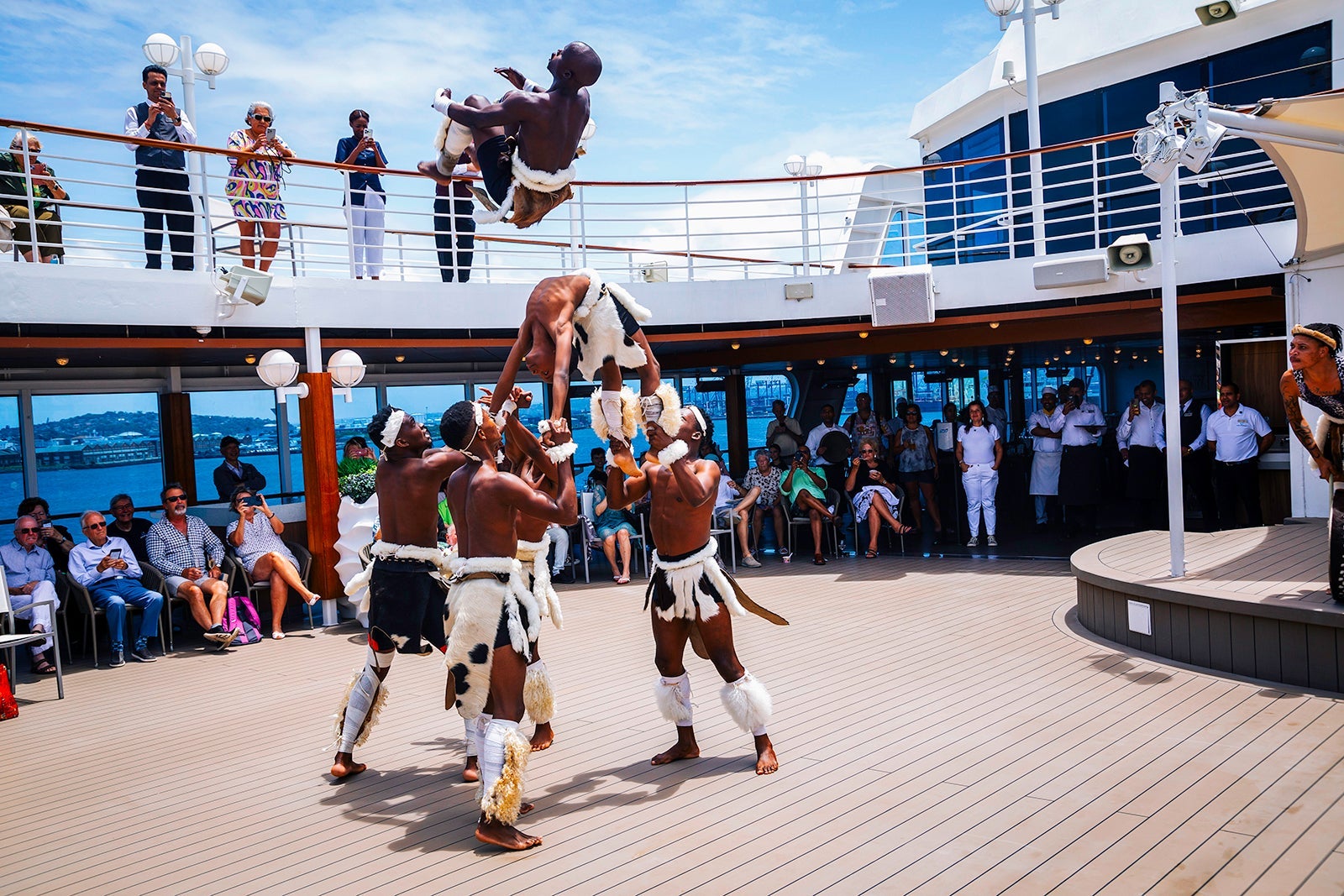 Azamara_SouthAfrica_Onboard_ZuluShow_041