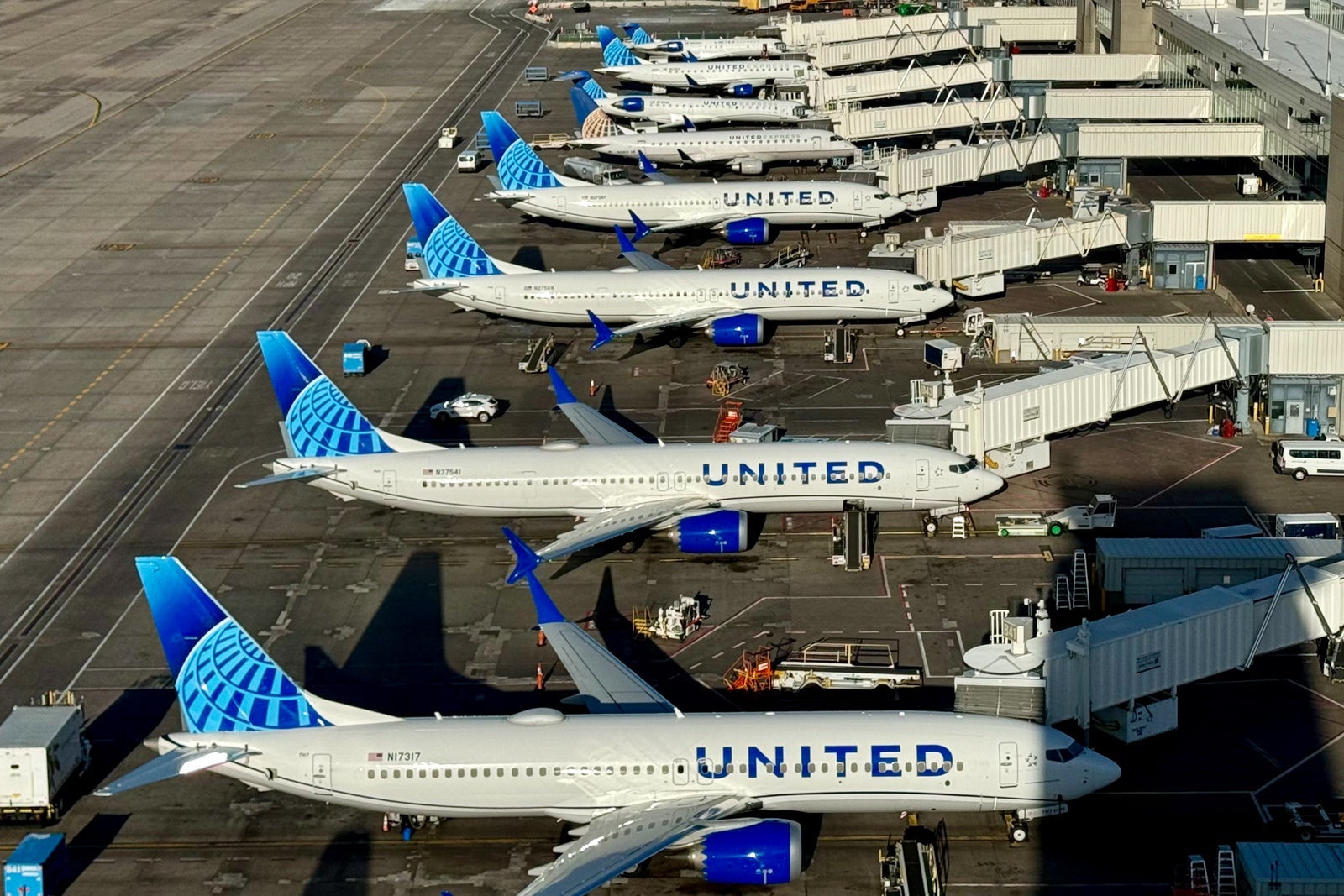 United Planes Denver Ramp Boeing 737 Express