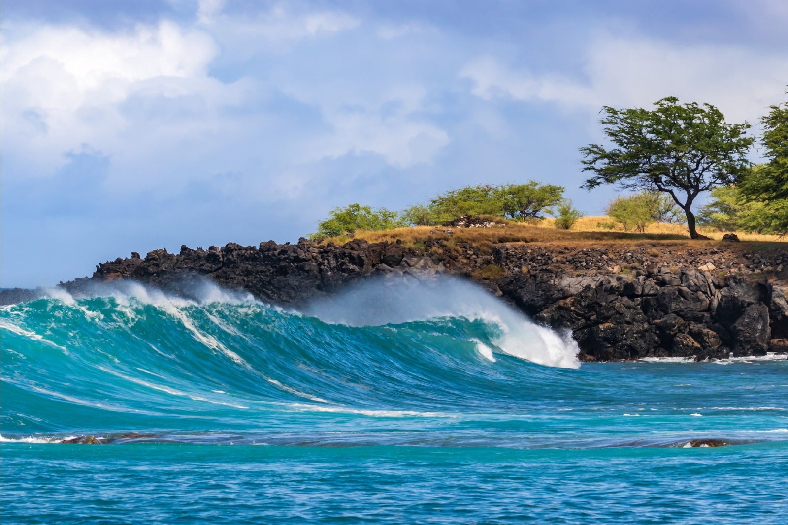 Waves-Kona-Hawaii_DGHayes_GettyImages-2