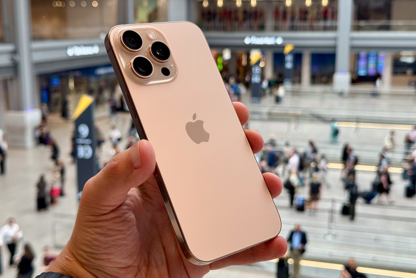 Apple iPhone 16