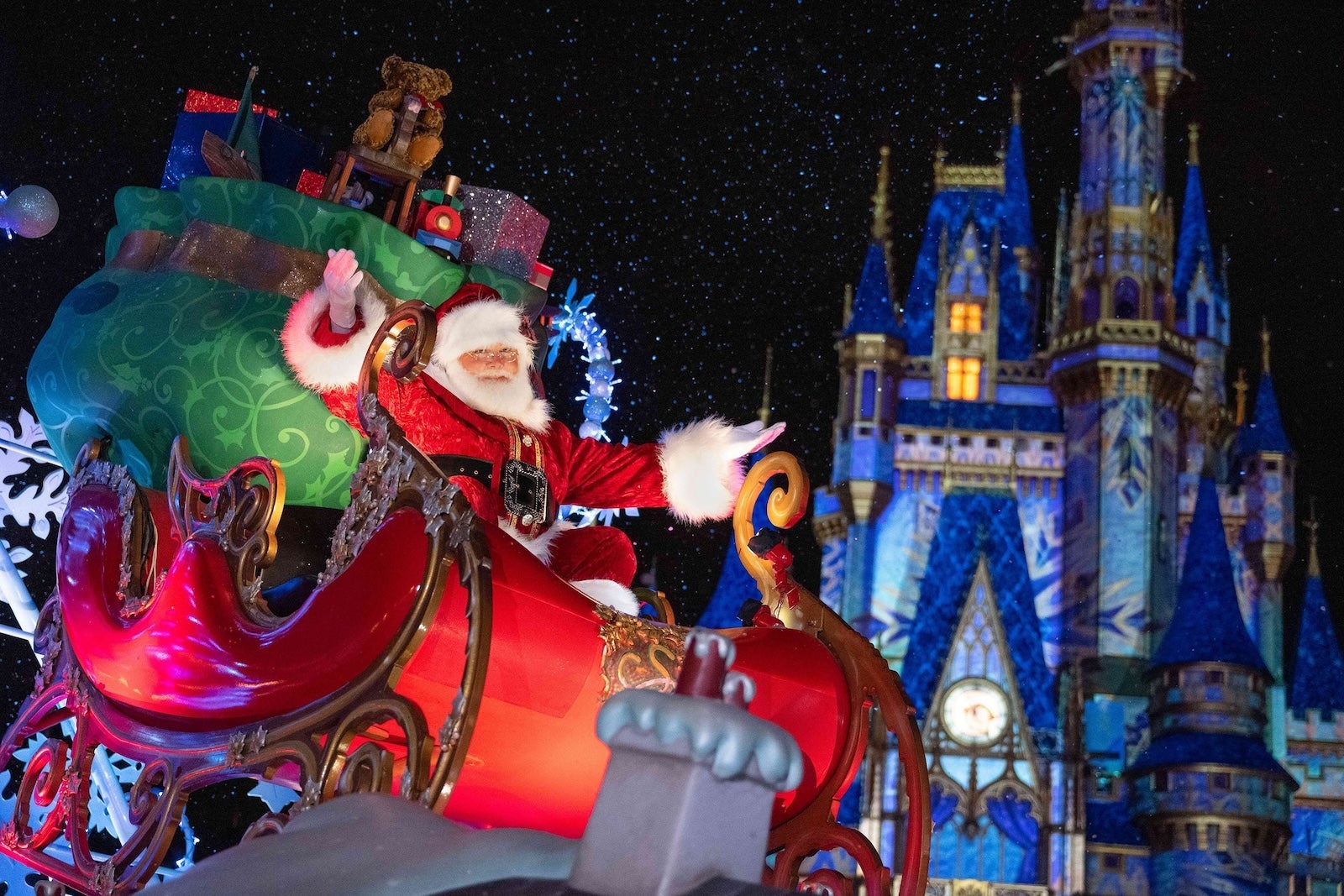 Santa Celebrates the Holidays at Walt Disney World Resort