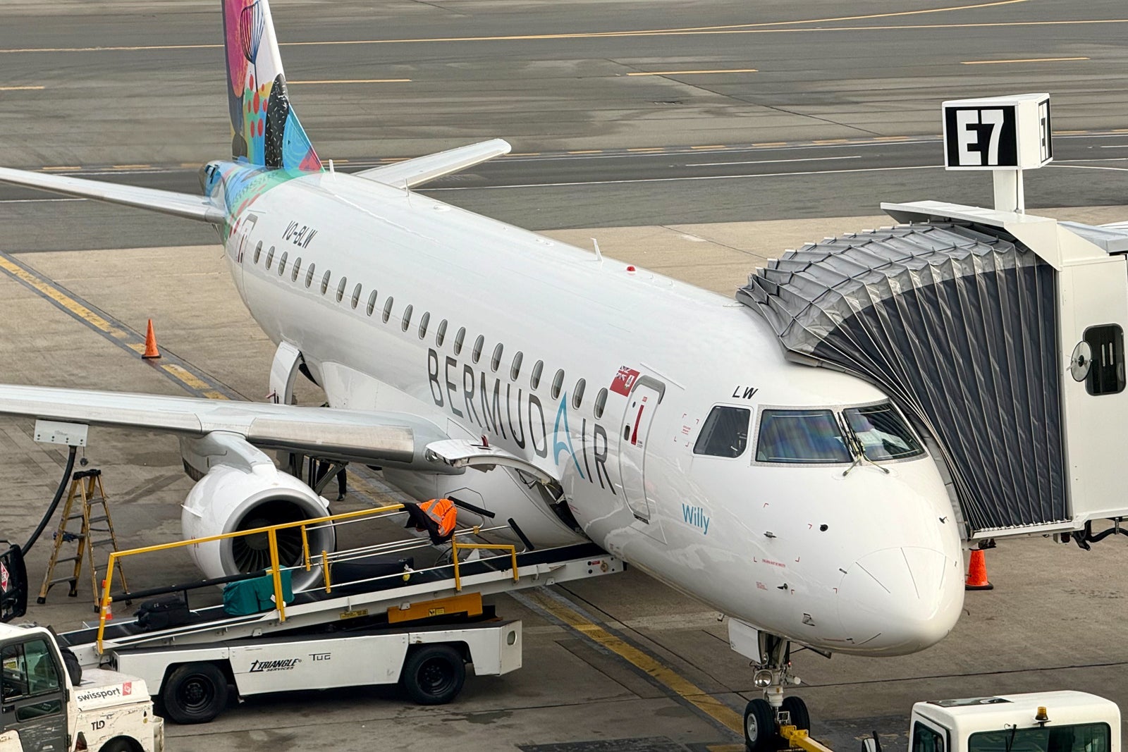 Bermudair Embraer E190