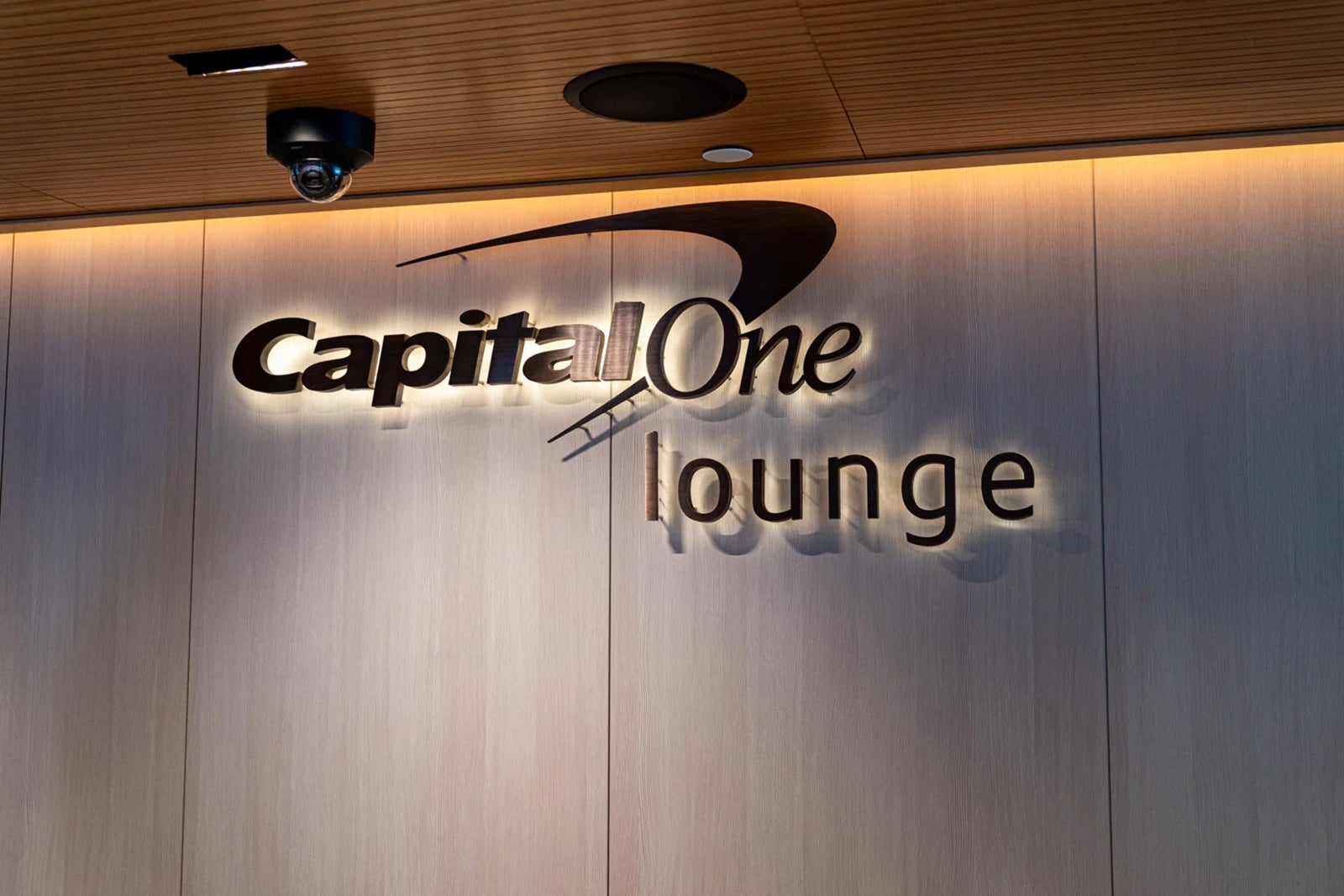 Capital-One-Lounge-Dulles-Washington-IAD-9