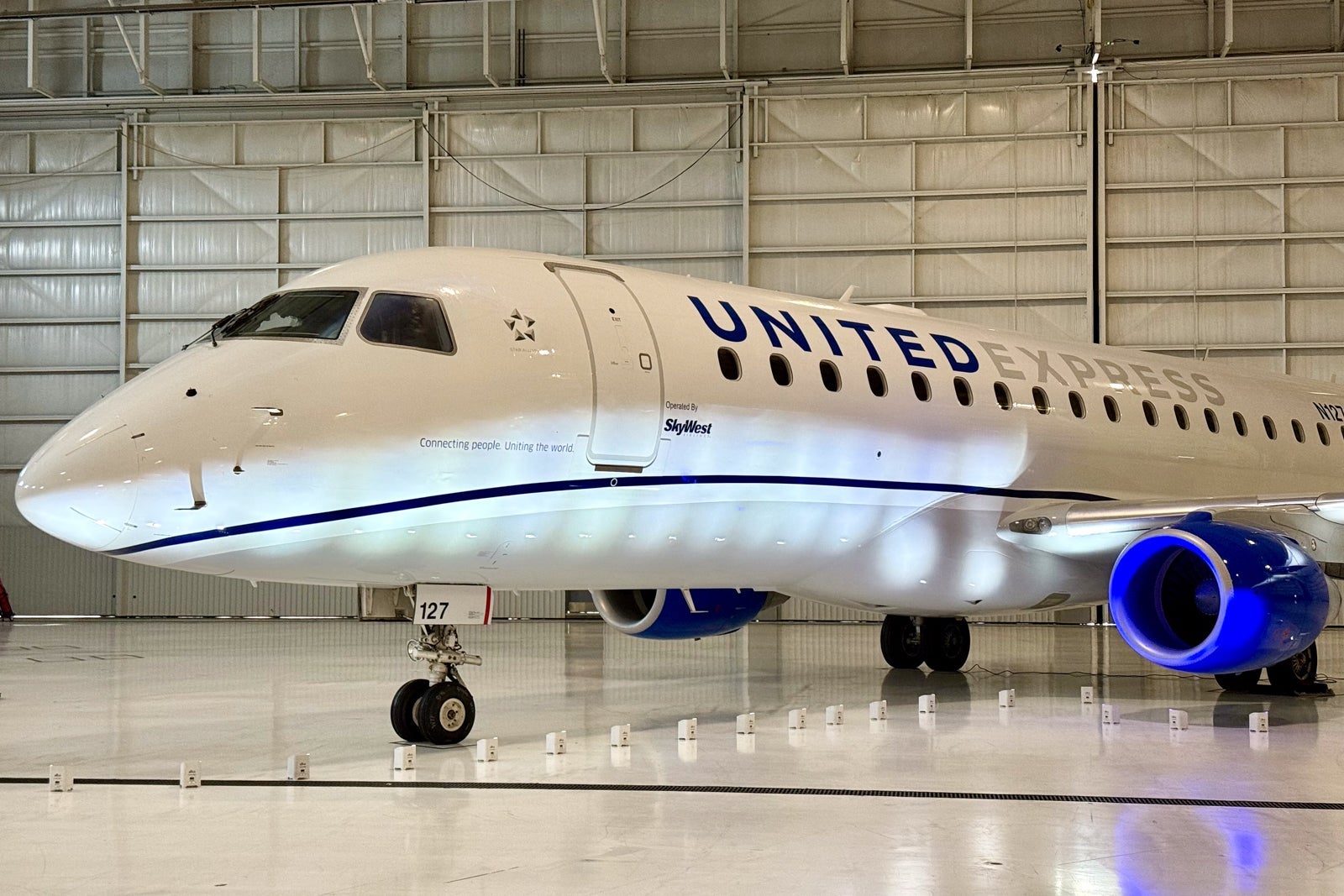 United Express E175 Starlink Installation