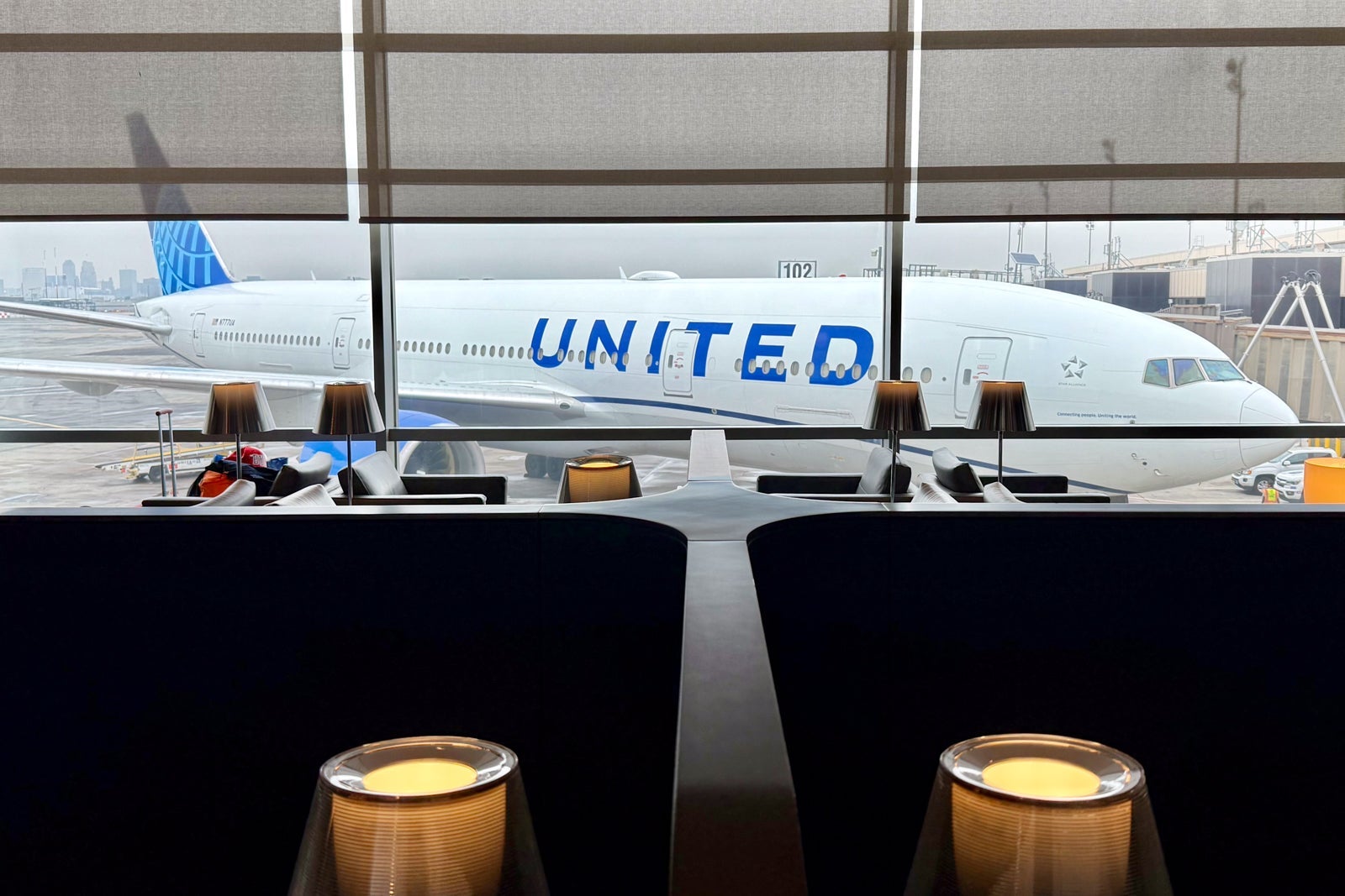 United Polaris Lounge Newark Dining Room