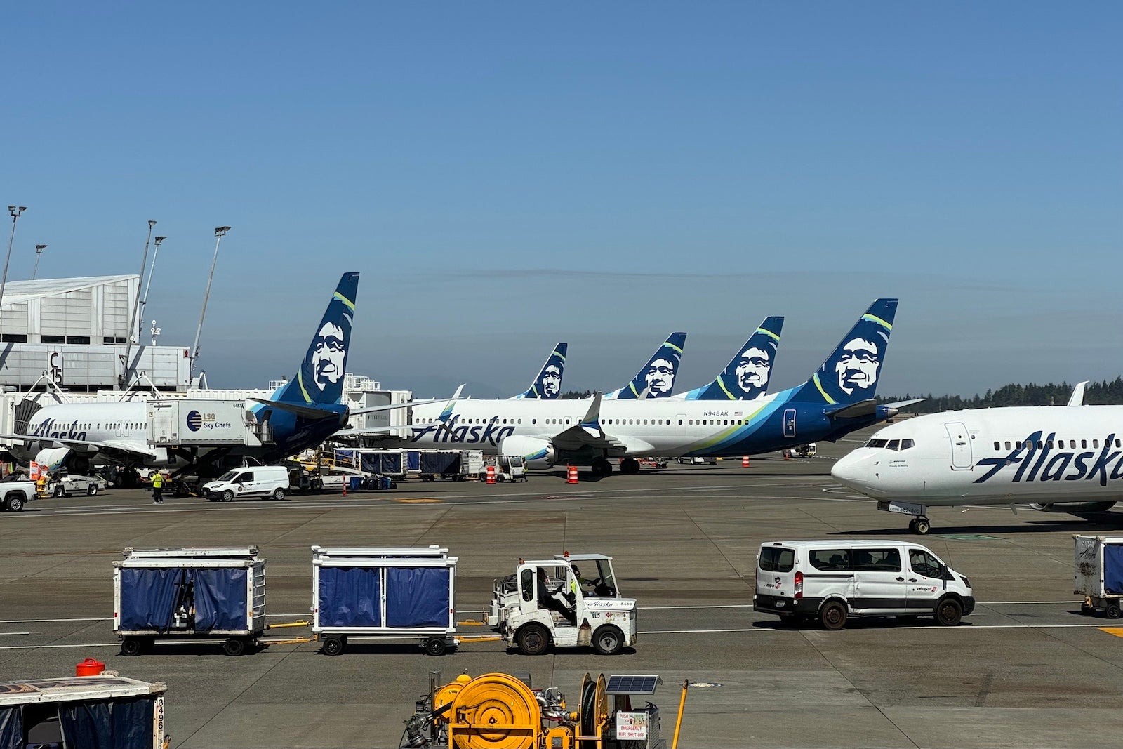 alaska airlines planes seatac