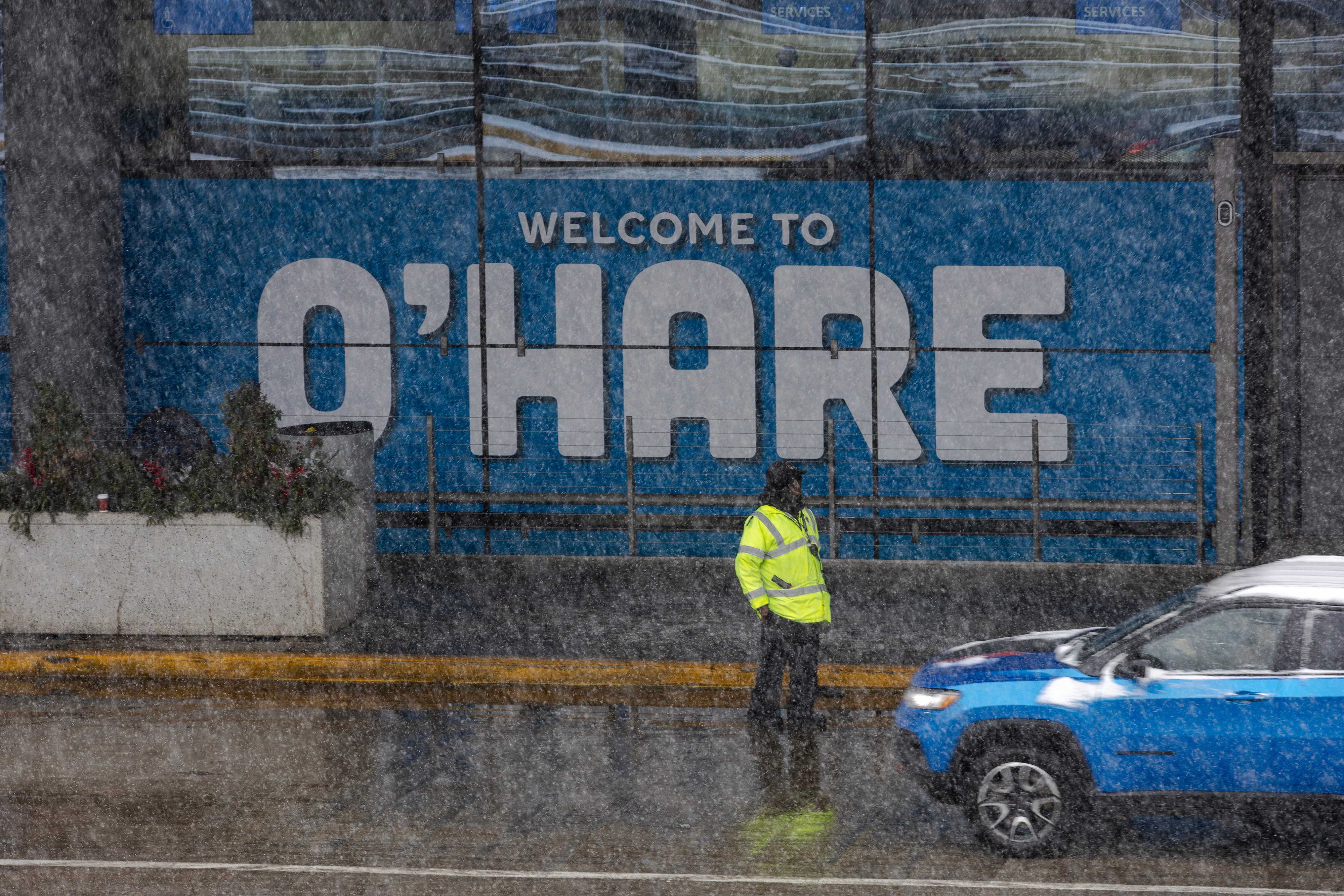 Chicago Scraps Flights As Major Storm Brings Snow To Midwest